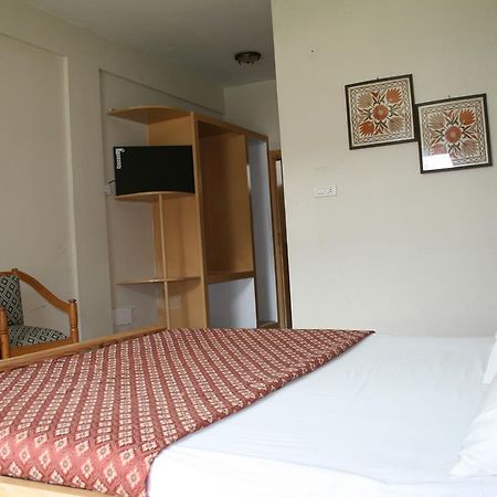 Pine Top Hotels Naran Esterno foto