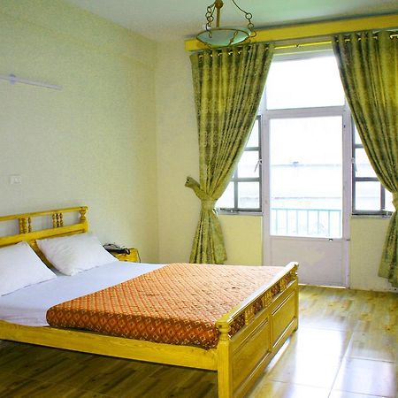 Pine Top Hotels Naran Esterno foto