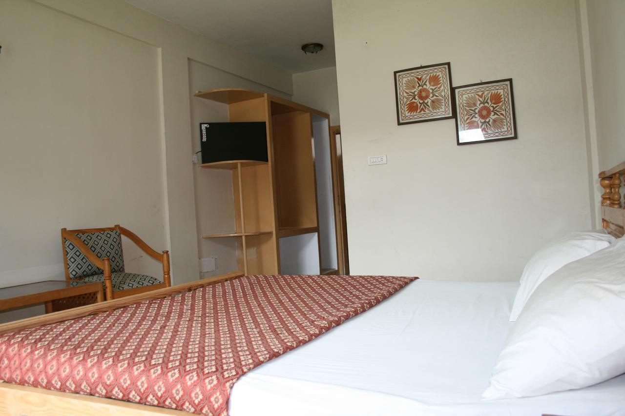 Pine Top Hotels Naran Esterno foto