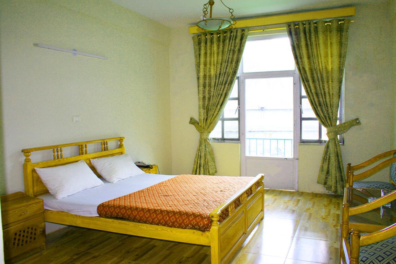 Pine Top Hotels Naran Esterno foto