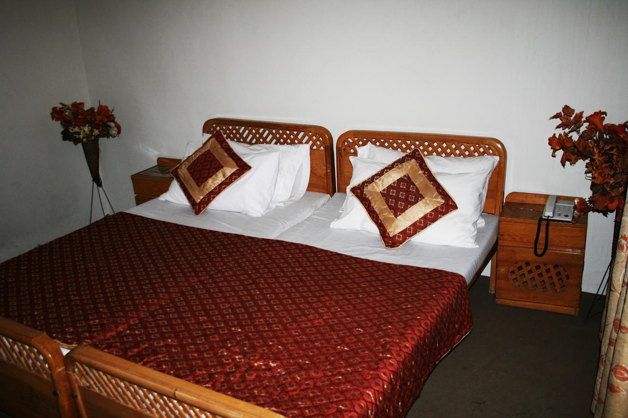 Pine Top Hotels Naran Esterno foto