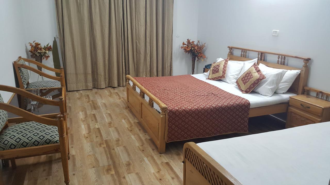 Pine Top Hotels Naran Esterno foto