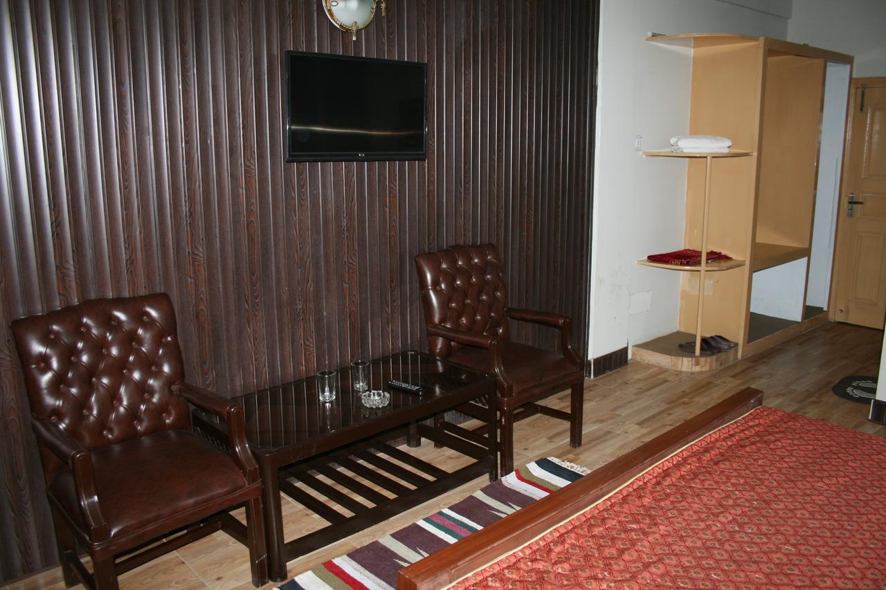 Pine Top Hotels Naran Esterno foto