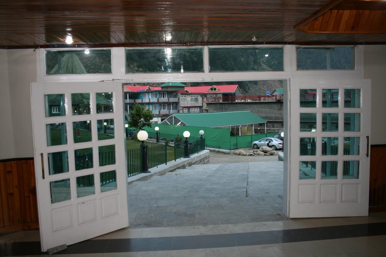 Pine Top Hotels Naran Esterno foto