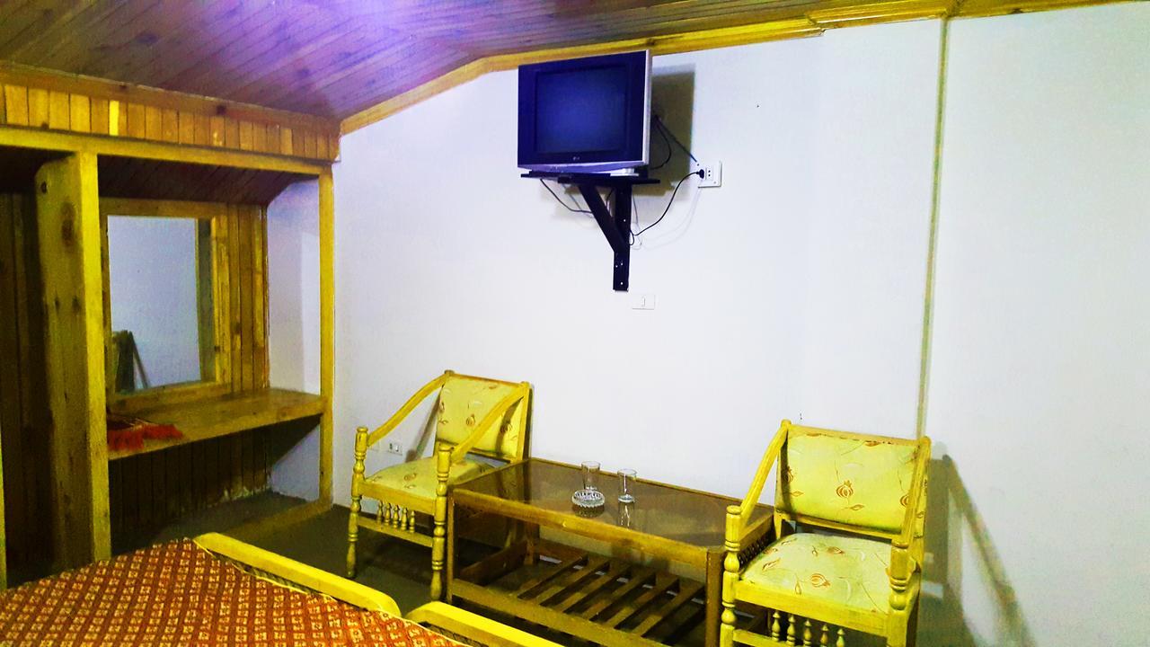 Pine Top Hotels Naran Esterno foto