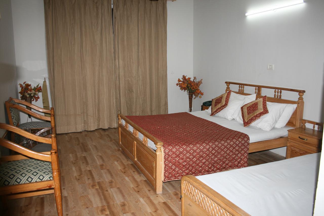 Pine Top Hotels Naran Esterno foto