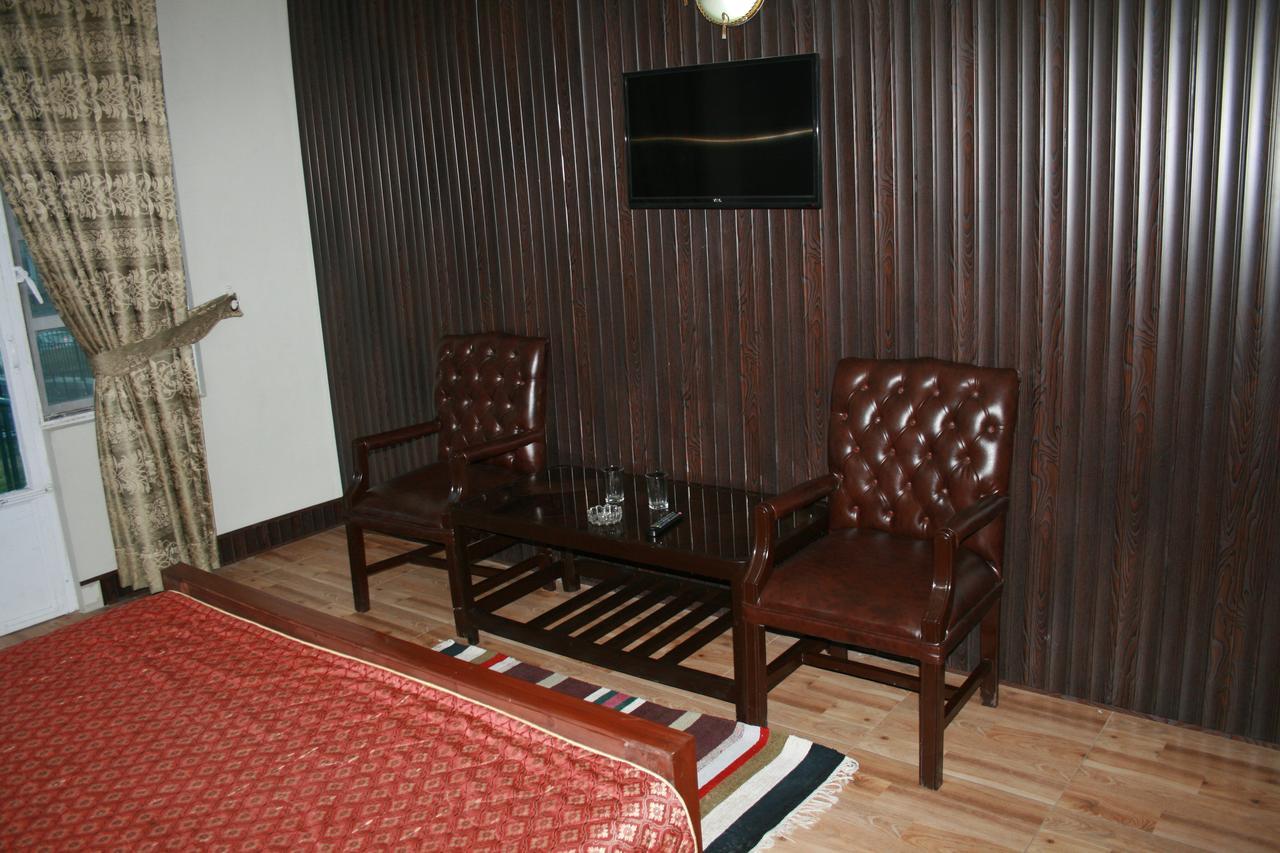 Pine Top Hotels Naran Esterno foto