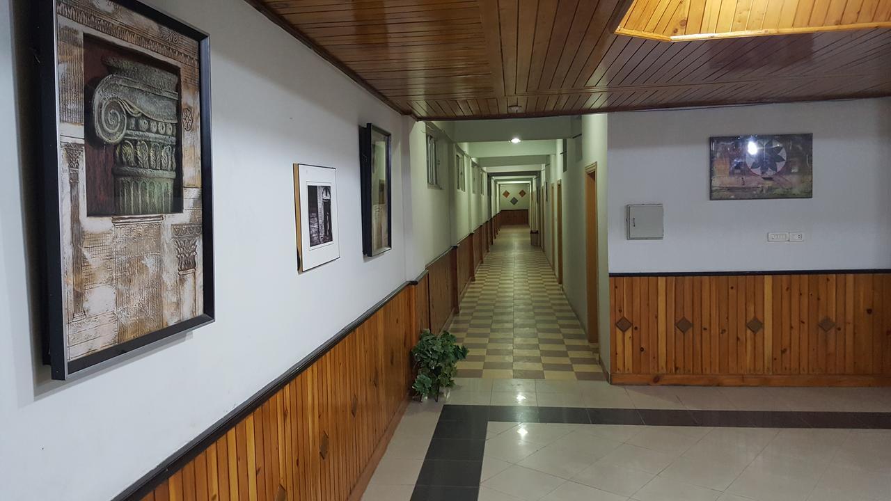 Pine Top Hotels Naran Esterno foto