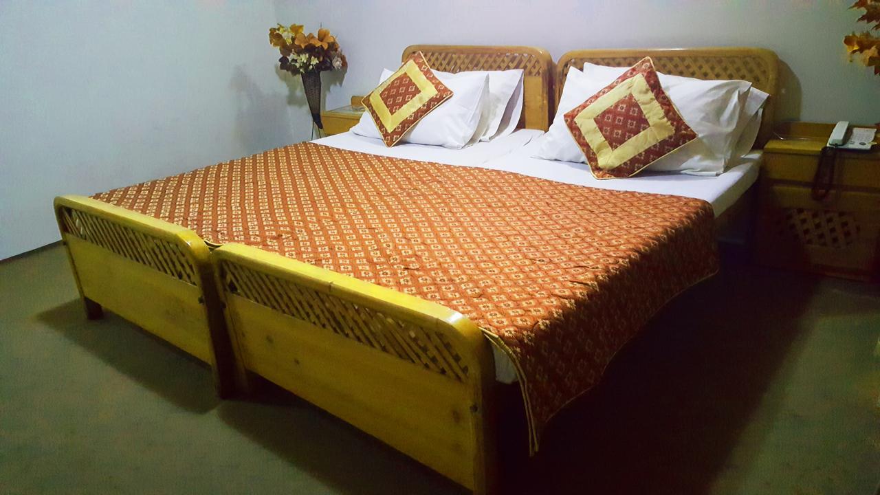 Pine Top Hotels Naran Esterno foto