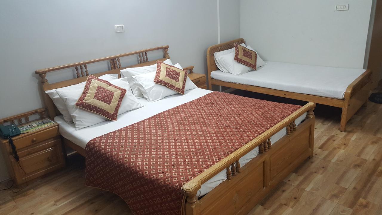 Pine Top Hotels Naran Esterno foto
