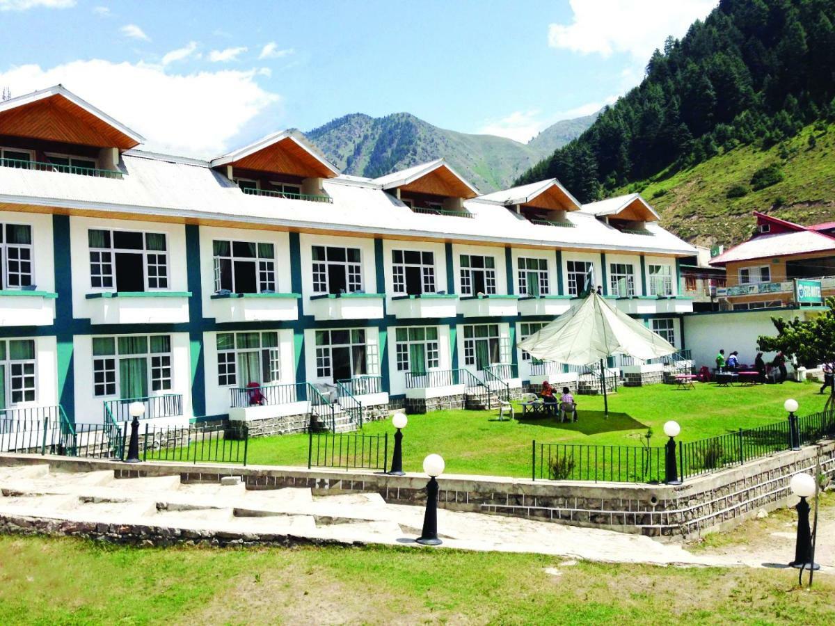 Pine Top Hotels Naran Esterno foto