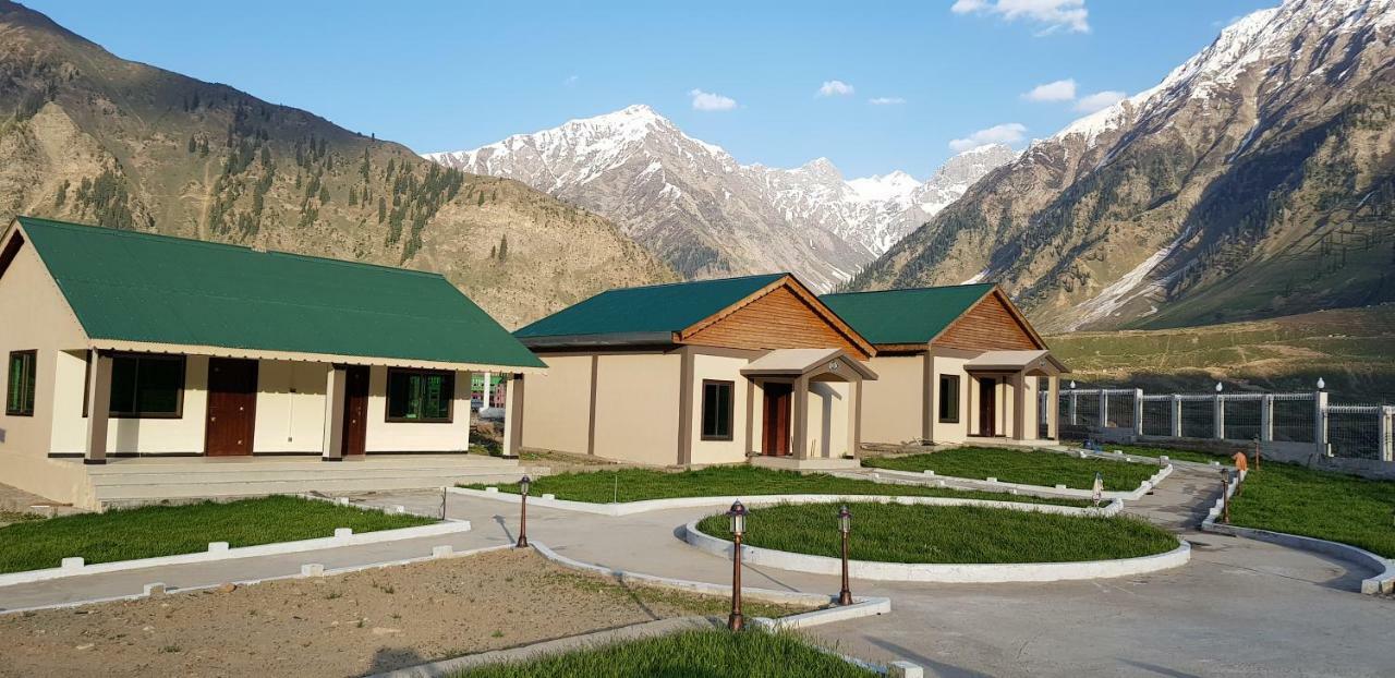 Pine Top Hotels Naran Esterno foto