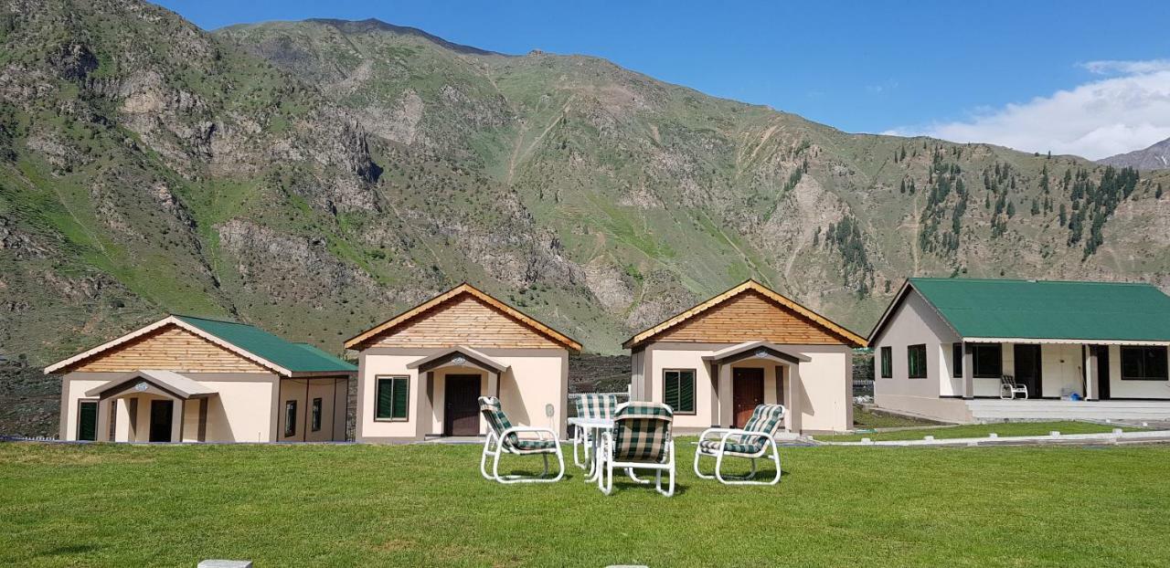 Pine Top Hotels Naran Esterno foto