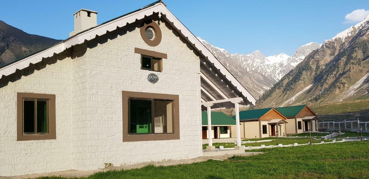 Pine Top Hotels Naran Esterno foto