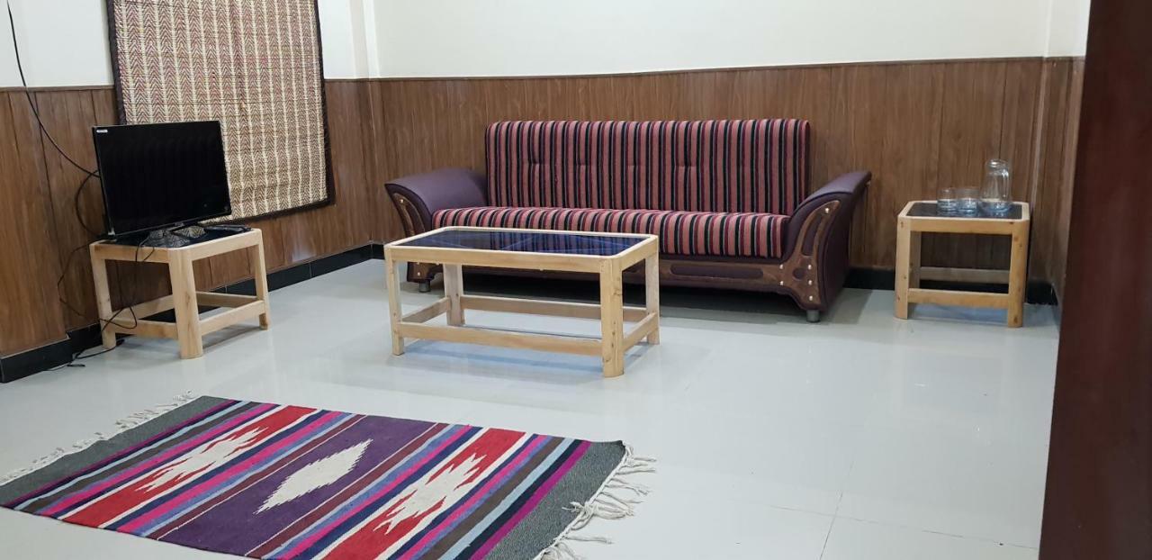 Pine Top Hotels Naran Esterno foto