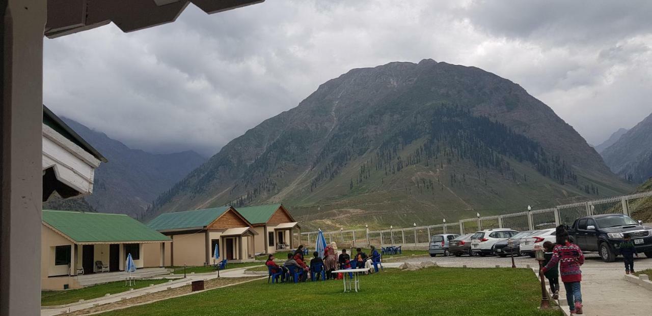 Pine Top Hotels Naran Esterno foto