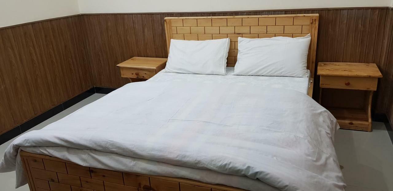 Pine Top Hotels Naran Esterno foto
