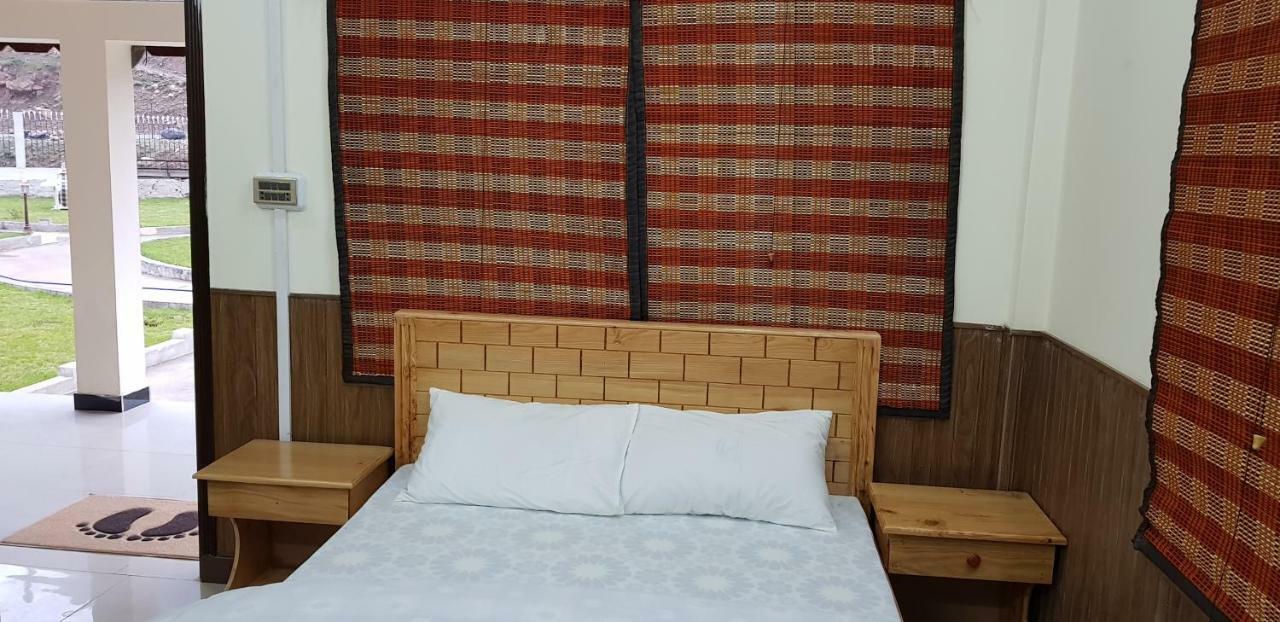 Pine Top Hotels Naran Esterno foto